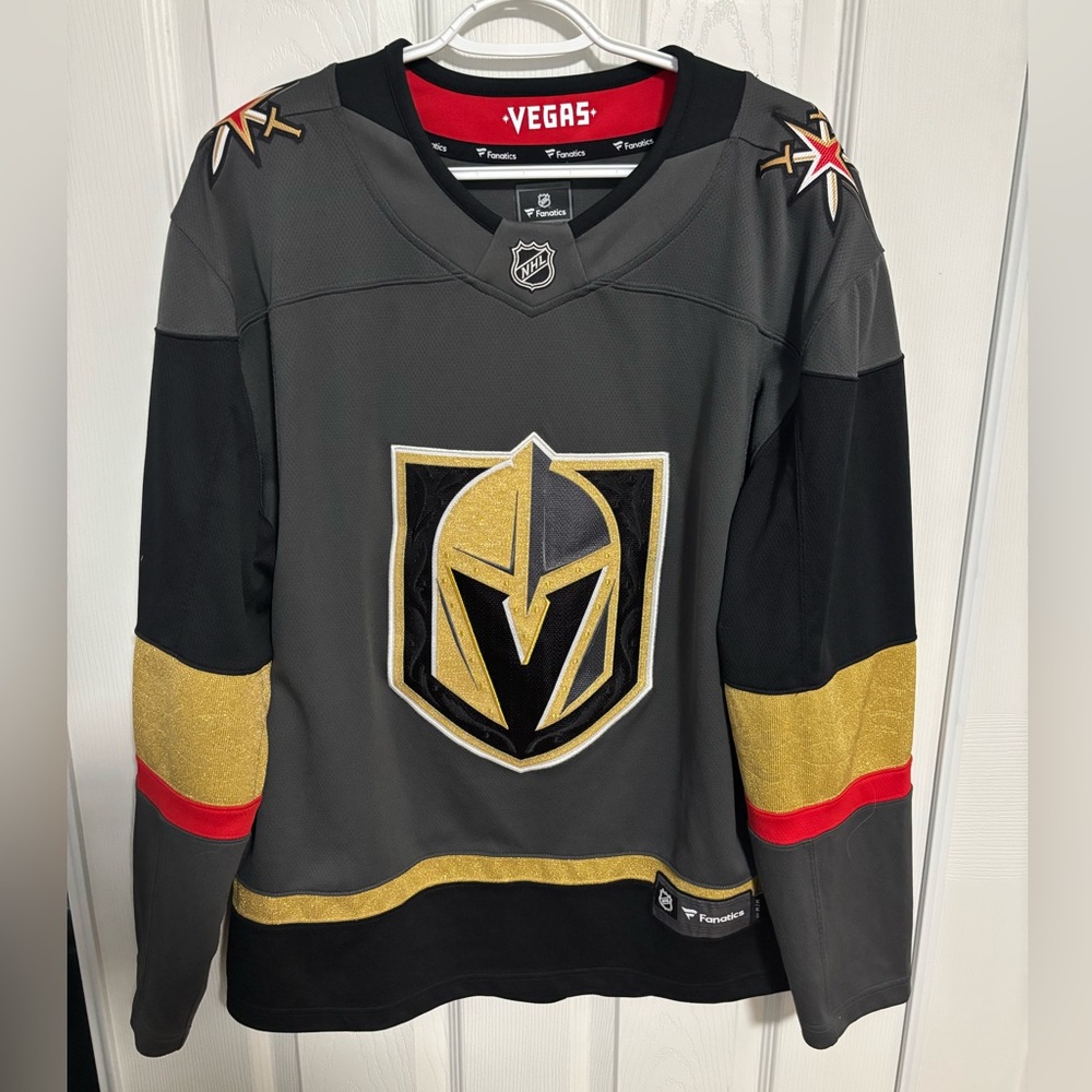Vegas golden knights hockey jersey men’s M